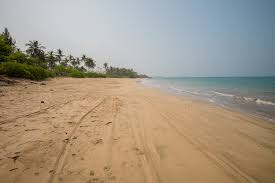 Sur la plage publique prévoir de se baigner tout habillé, sinon rouler en bike. Plages De Birmanie L Authentique Plage Birmane De Chaungtha