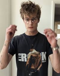 Nonostante questi punti, i capelli ricci offrono molti . I Capelli Ricci Uomo Di Tendenza Del 2018 Vogue Italia