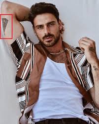 Michele morrone is an italian actor and singer who has worked in italian and polish films. Michele Morrone Nun 19 Dovmesi Anlamlari Rapliks