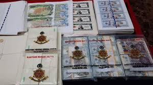 Check spelling or type a new query. Akhirnya Ditangkap Sindikat Ini Edarkan Dolar Palsu Senilai Rp78 Miliar