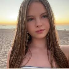 Janelle Kyle's Instagram, Twitter & Facebook