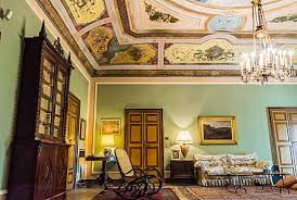 Ubicato vicino l'ospedale, giardini e tribunale. Affitti Ville Caltagirone Catania