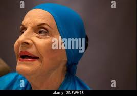 Alicia Alonso, Cuban prima ballerina and director of the National Ballet of  Cuba, is seen along with dancers during the opening of 20th International  Festival of Ballet in Havana, Cuba, Saturday, Oct.