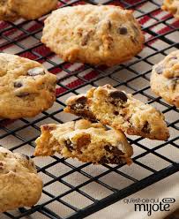 Biscuits A La Creme Sure Et Aux Brisures De Chocolat Qu Est Ce Qui Mijote De Kraft Recipe Kraft Recipes Recipes Cookies Recipes Chocolate Chip