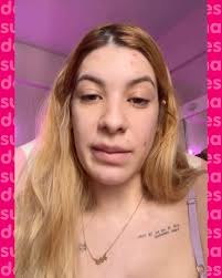 A @bycarolcamargo relatou ter sido agr*dida por seu ex-companheiro, o  youtuber Henrique Grosse, mais conhecido como Clone. O rapaz é famoso por  contar histórias de terror, mas hoje é sua ex quem conta ...