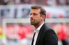 Während seiner aktiven karriere absolvierte er 44 spiele in der 2. Entlassener Trainer Des Vfb Stuttgart Funf Grunde Fur Markus Weinzierls Scheitern Vfb Stuttgart Stuttgarter Nachrichten