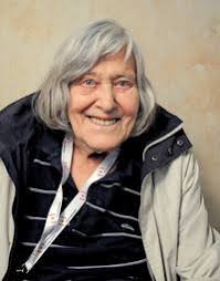 She first chose literature, as she liked to write assays and had done classical studies in high school. Margherita Hack Author Of Vi Racconto L Astronomia