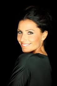 The hungarian soprano erika miklósa (1971) began her career at the age of 19, the youngest contracted singer ever in the history of the hungarian state opera, where she would stay eight years. Miklosa Erika Erika Famous People People