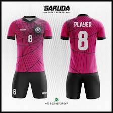 Jika anda kurang menyukai kombinasi warna pink dan putih yang lembut seperti pada desain ini. Desain Baju Bola Warna Pink Keren