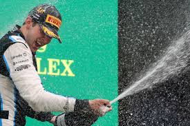 Esto va a provocar una situación curiosa, ya que en función de la presencia del coche de seguridad en pista, técnicamente, vamos a tener la carrera con el mayor número de paradas posiblemente de toda la historia del gp de hungría. Moqoutsqshaiam