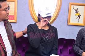 Tia sarah kekal di tempat kedua manakala sherin amiri di tempat ketiga. Pertama Kali Dalam Sejarah Gelaran Dewi Remaja Ditarik Balik Buzzkini