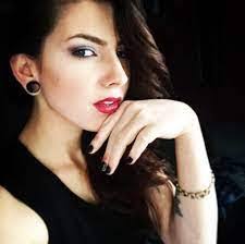 Leah Dye's Instagram, Twitter & Facebook