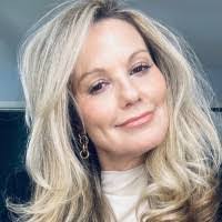 Lisa Donofrio's Instagram, Twitter & Facebook