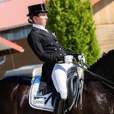 Am donnerstagabend erblickte ein neues fohlen das licht der. Lisa Muller Bekommt Mit Copernico Ein Neues Dressurpferd