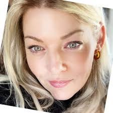 Adriana Capella's Instagram, Twitter & Facebook