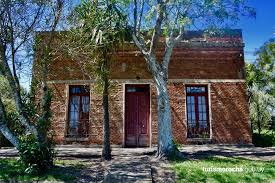 19 de Abril. Accomodation, restaurants, tours and services