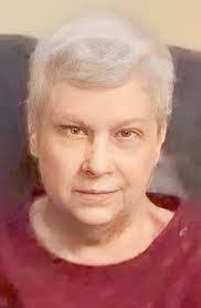 Lora Wells's Instagram, Twitter & Facebook