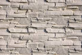 Pietre di luserna a spacco naturale o fiammate da pavimento e rivestimento per rampe di garage. Rivestimenti In Pietra Per Esterni La Qualita Della Materia