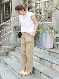 tomo spick span 本社 frameworkのチノパンツを使ったコーディネート wear ファッション マイスタイル ベージュ パンツ レディース