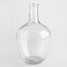 With A Long Neck And Rounded Bottom Our Exclusive Vase Has A Shapely Silhouette That Looks Just As Beautiful Sta Clear Glass Vases Glass Vase Decor Glass Vase
