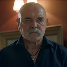 Veliaht'ta Ercan Kesal yapay zekayla gençleştirildi 📌Show TV'nin yeni  iddialı dizisi Veliaht'ta Zülfikâr Karslı'ya hayat veren değerli aktör Ercan  Kesal flashback sahnelerinde kendisi rol almış ve ekrana yansıyan  görüntülerin başarısı dikkat çekmişti.