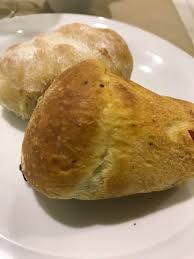 Per l'impasto base del babà rustico portare il latte a temperatura ambiente e sciogliervi il lievito, unire la farina e iniziare ad i Cucina 82 A Gragnano Ecco Le Nuove Trattorie Luciano Pignataro Wine Blog