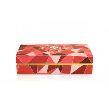 Luxurious Box Of Heart Shaped Chocolates Boite Chocolat Chocolat Chocolat St Valentin