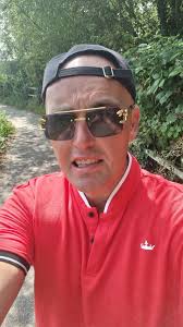 45 guy from Liverpool 6ft 3 full time job no kids which is a plus point own  car and house ..im a dj and have a good social media following. Woman I'm