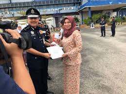 Kami akan guna pfizer untuk ganti sinovac. Wartawan Sinar Harian Terima Penghargaan Polis