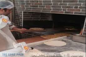 Refrakter malzemeler grubunda olan ateş tuğlaları 1000 c' nin üzerindeki buradan da anlaşılacağı gibi sille taşı tamamen doğal bir malzeme.sadece şekil veriliyor. Kagithane Kara Firin Yapimi