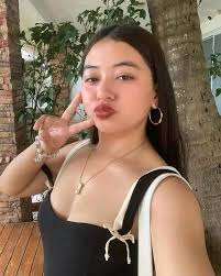 Behind the scenes (?) Random images of Angie Alan and moka doing random  things that here today they have no work