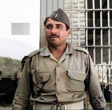 عبد الستار العبوسي القاتل الرئيسيّ للعائلة المالكة في العراق في انقلاب 14  تمّوز عام 1958 وبشر القاتل : في شباط عام 1972 ، وبعد حوالي اثنا عشر عاما من  يوم المجزرة ،