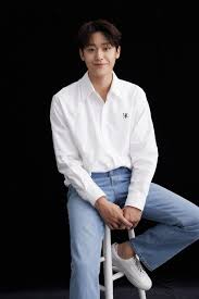 Prison playbook (2017) jatuh cinta pada akting kim rae won di film sunflower (2006), lee do hyun memutuskan untuk terjun ke dunia akting. Lee Do Hyun In 18 Again It Wasn T Easy Working With Kim Ha Neul With The 17 Year Age Gap Hancinema