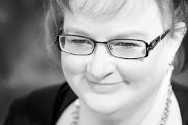 Diese Lichterkette habe ich im April für eine Freundin gestrickt.  Lichterkette von Am... 20 Meter warmweiß, mit Ladekabel und Fernbedienung  :-); die Nadeln secondhand Stärke 8 und den Bilderrahmen hatte ich noch