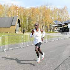 Kipchoge, now 35, realised the significance immediately afterwards. Wdaeosfmiawubm