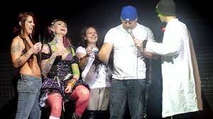 Vandal vyxen comes to a casting to translate and ends up taking over. Humour Gore Vandal Vyxen Squirts On Stage Part 2 Youtube