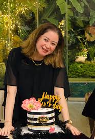 مي نور الشريف الفنانة المصرية، هي ابنة الفنان نور الشريف والفنانة بوسي وخالتها الفنانة نورا وهي خطيبة الفنان عمرو يوسف السابقة والذي تزوج من الفنانة كندة علوش بعد الانفصال عنها، عمرها وتاريخ ميلادها وبرجها الفلكي، بداية مشوارها الفني، سنوات النشاط، أعمالها الفنية وأبرز. Ø´Ø§Ù‡Ø¯ Ù‡ÙƒØ°Ø§ Ø§Ø­ØªÙÙ„Øª Ù…ÙŠ Ù†ÙˆØ± Ø§Ù„Ø´Ø±ÙŠÙ Ø¨Ø¹ÙŠØ¯ Ù…ÙŠÙ„Ø§Ø¯Ù‡Ø§ ÙÙŠ Ø¬Ùˆ Ø¹Ø§Ø¦Ù„ÙŠ Ø¨ÙˆØ§Ø¨Ø© Ø£Ø®Ø¨Ø§Ø± Ø§Ù„ÙŠÙˆÙ… Ø§Ù„Ø¥Ù„ÙƒØªØ±ÙˆÙ†ÙŠØ©