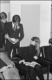 He has been married to singer françoise hardy since 30 march 1981 and the two have a son (jazz guitarist thomas dutronc, born 1973). Francoise Hardy Et Jacques Dutronc L Amour Fou Elle