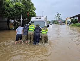 🙏 ÔI TRỜI 🙏 Bão số 4 LẠI ĐỔI HƯỚNG, kiến nghị CÁC TỈNH SAU khẩn trương  ứng phó 🥲👇