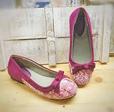 Pesan terakhir kang mus tersebut sekaligus mengakhiri tamatnya serial televisi yang populer di tahun 2015, preman. Beli Sekarang Jika Anda Mencari Produk Sepatu Batik Terbaik Atau Produk Terkait Sepatu Batik Mak Salvatore Ferragamo Flats Ferragamo Flats Salvatore Ferragamo