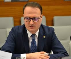 Firma lui alexandru cumpanasu a primit un nou contract cu bani europeni de la primaria alexandria, desi este suspect. Breaking News Este Oficial LoviturÄƒ Pentru Alexandru CumpÄƒnaÈ™u A Fost Deschis Dosar Penal Capital Ro