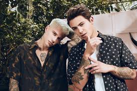 Lunedì es una canción de benji & fede del año 2015, este tema está incluido dentro del disco 20:05. Benji Fede Si Dividono Ma Suoneremo All Arena Di Verona Ilgiornale It
