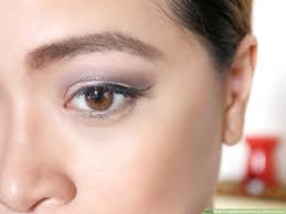 apply natural makeup for brown eyes