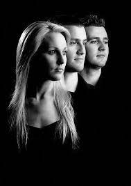 Low Key 3 Young Adults Diyphotography Family Portrait Poses Studio Family Portraits Family Portrait Photography