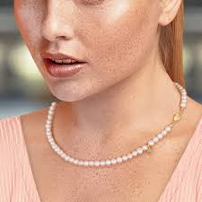 ADA KISS Naszyjnik małe perły białe naturalne choker ozdobne zapięcie  BRACCATTA