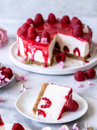 Toller kuchen trotz fehler da ich in den teig schon die 100g cashewkerne (hab dies dann gemerkt und habt nochmals 100g cashewkerne aufweichen lassen und. Himbeer Joghurt Torte Ohne Backen Emma S Lieblingsstucke