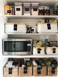 Conseils Rangement 23 Idees Pour Organiser Ses Placards Rangement Placard Cuisine Organiser Placard Cuisine Idee Rangement Cuisine