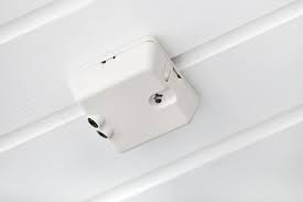 Komfyrvakt er pålagt i nyere hus som følger tek 10 (boliger bygd etter 2010). Komfyrvakt Med Temperatursensor Montert I Tak Fg Godkjent