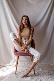 9 Photo Poses Using A Chair As A Prop The Hungarian Brunette Model Poses Photography Studio Photography Poses Photography Poses Women