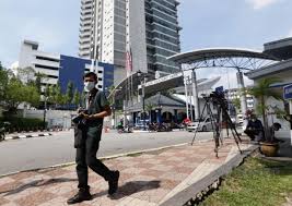 Mereka telah mempertahankan balai polis bukit kepong dengan mempertaruhkan nyawa sendiri. Anwar Tiba Di Bukit Aman